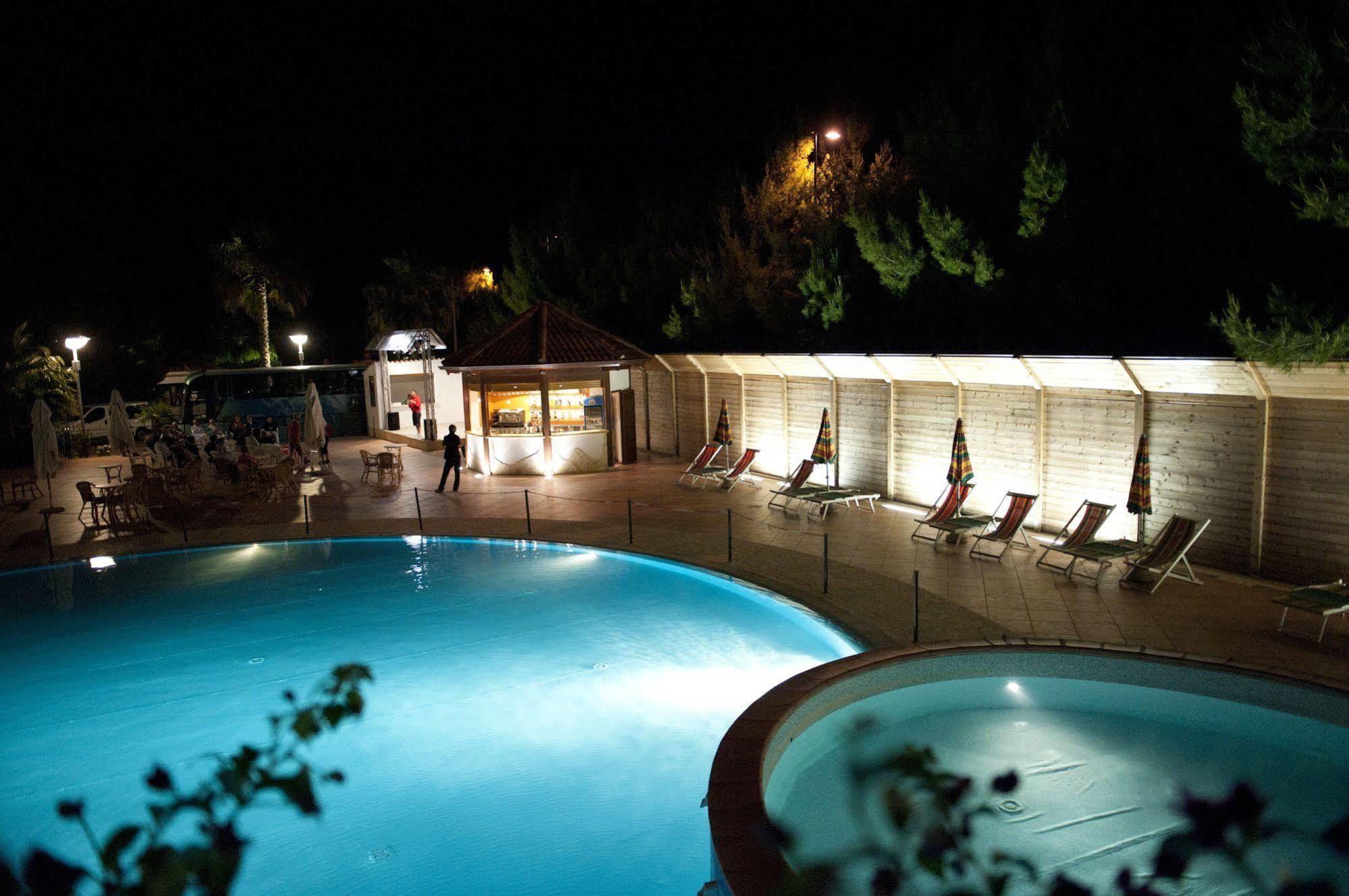 Oasiclub Hotel Vieste Exterior foto